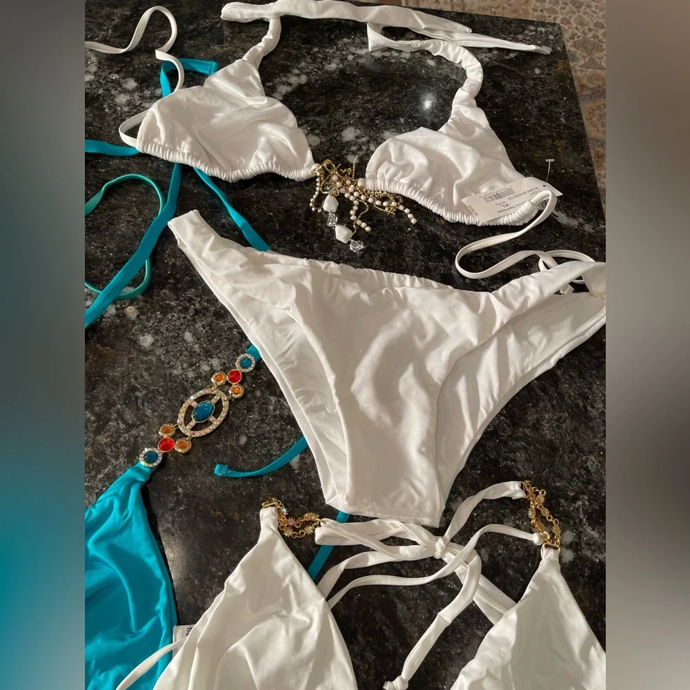 New with or without tags beach bunnies XL or L sizes have two small sets - Picture 15 of 17